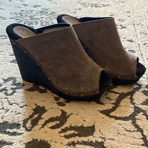 Sbicca Suede Wedge Mushroom Gray Taupe 70's Style Retro 38